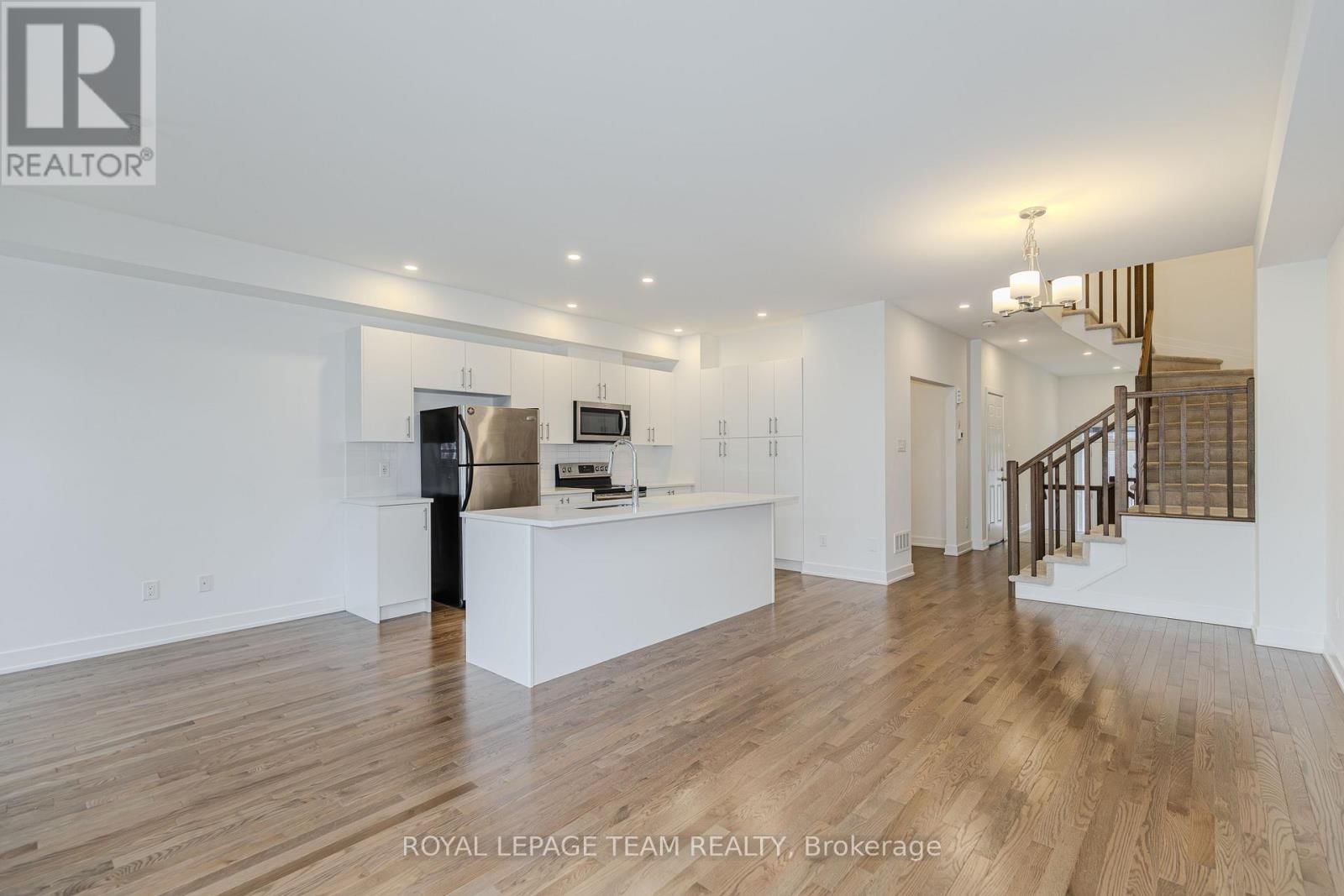 867 ANCIANO CRESCENT Image 25