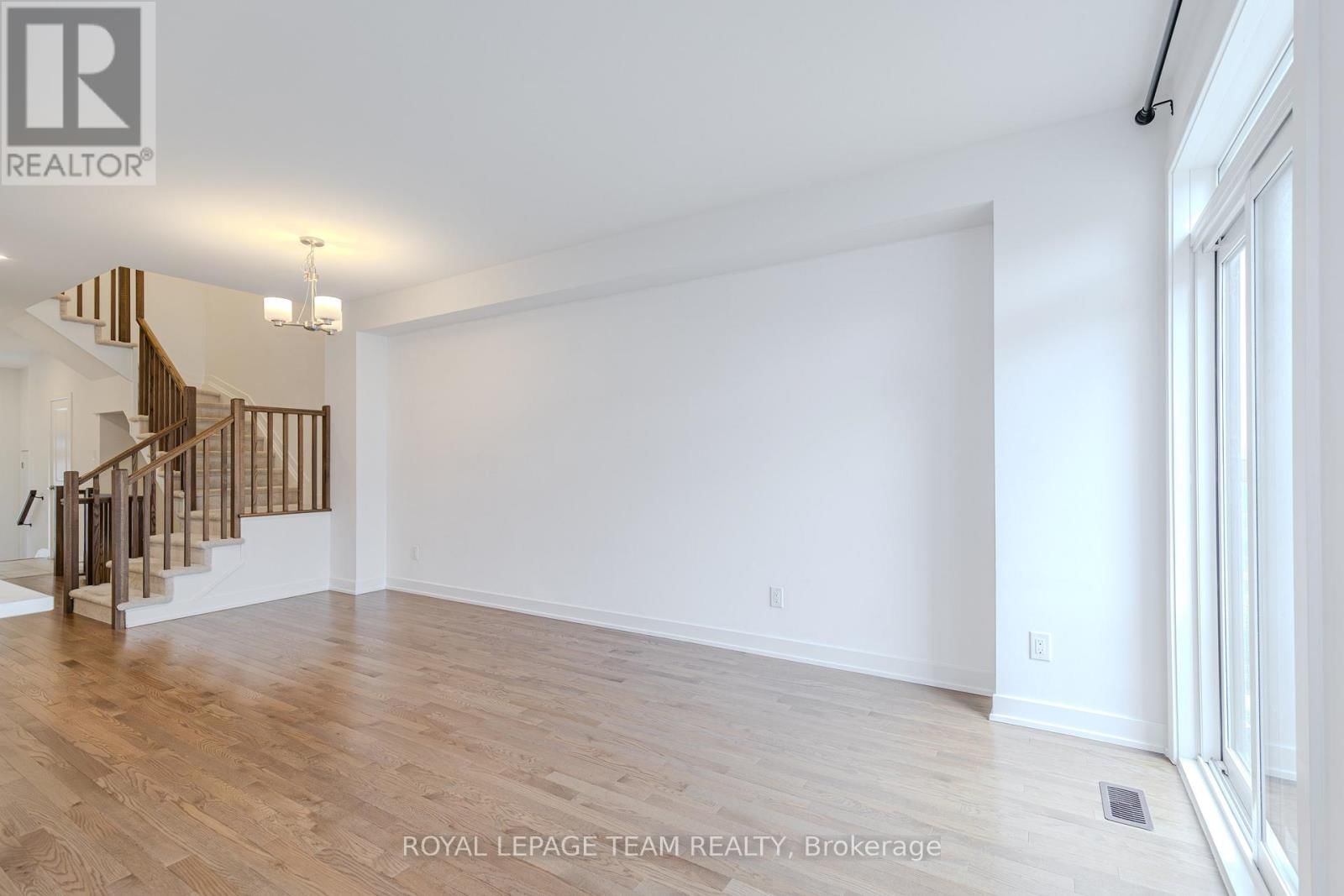 867 ANCIANO CRESCENT Image 26