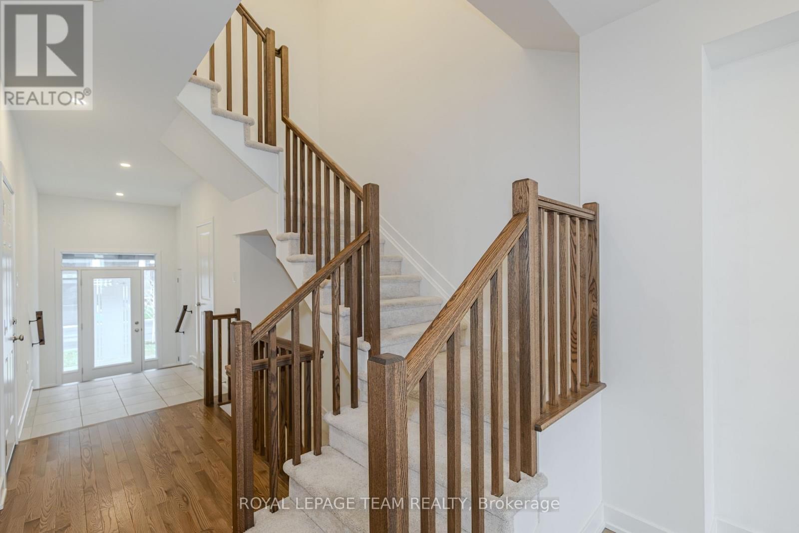 867 ANCIANO CRESCENT Image 30