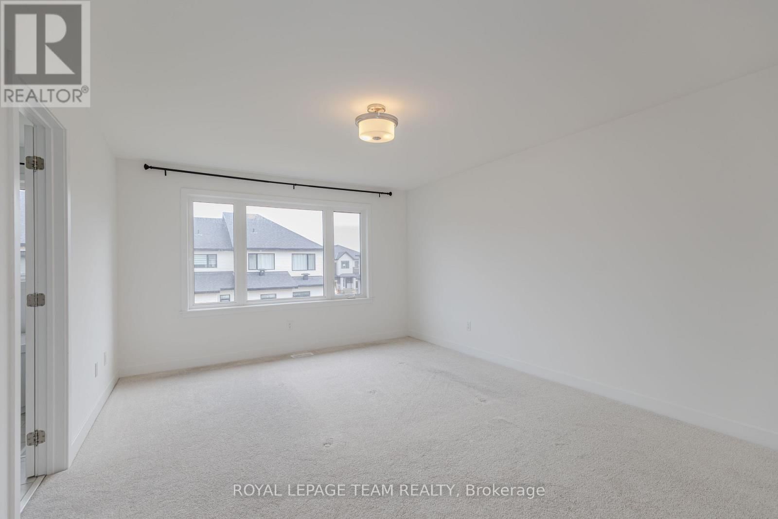 867 ANCIANO CRESCENT Image 32