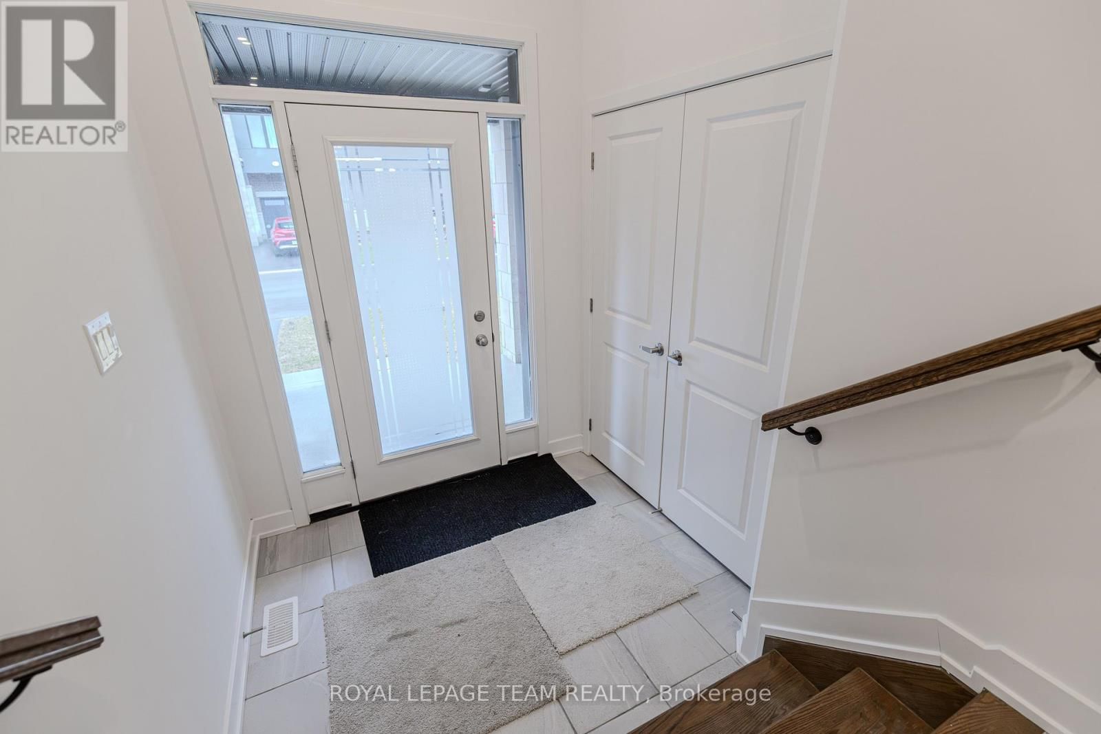 867 ANCIANO CRESCENT Image 4