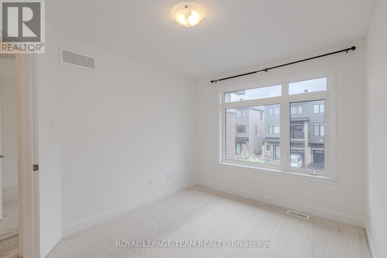 867 ANCIANO CRESCENT Image 41