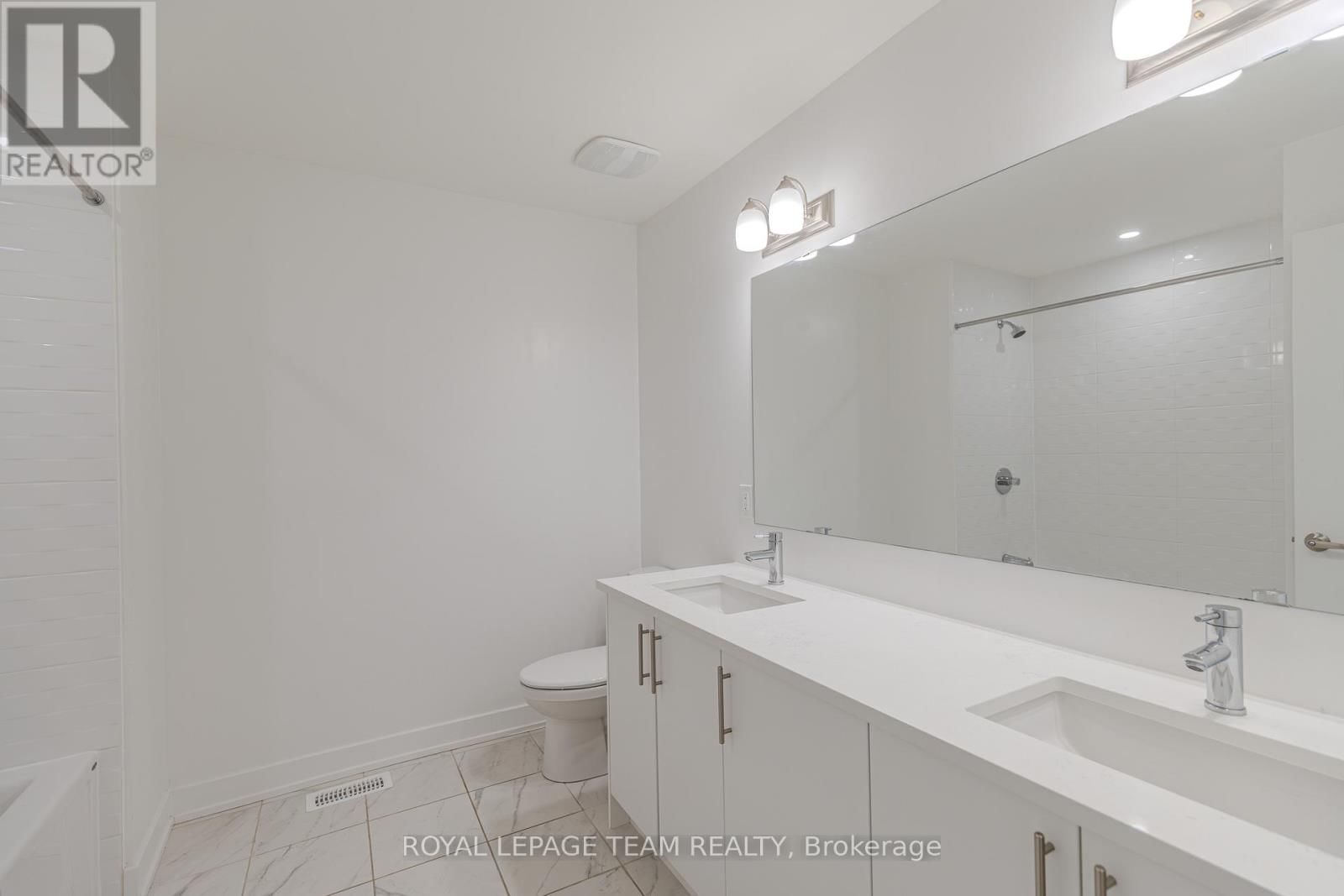 867 ANCIANO CRESCENT Image 43