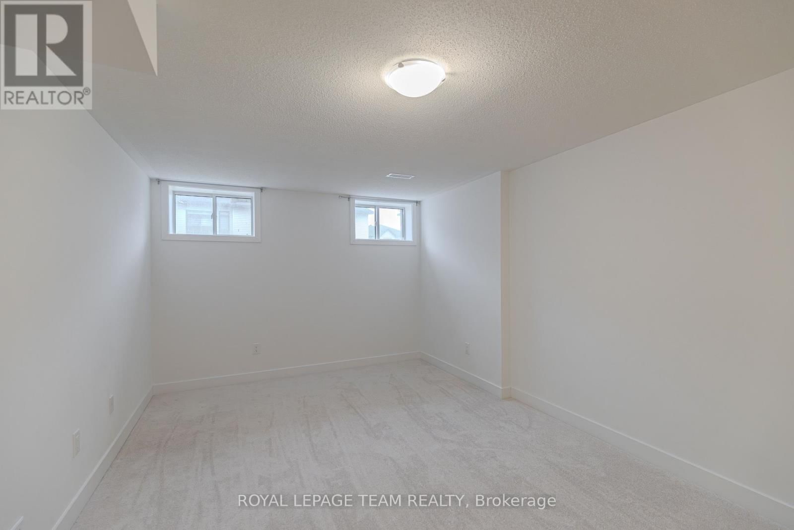 867 ANCIANO CRESCENT Image 47