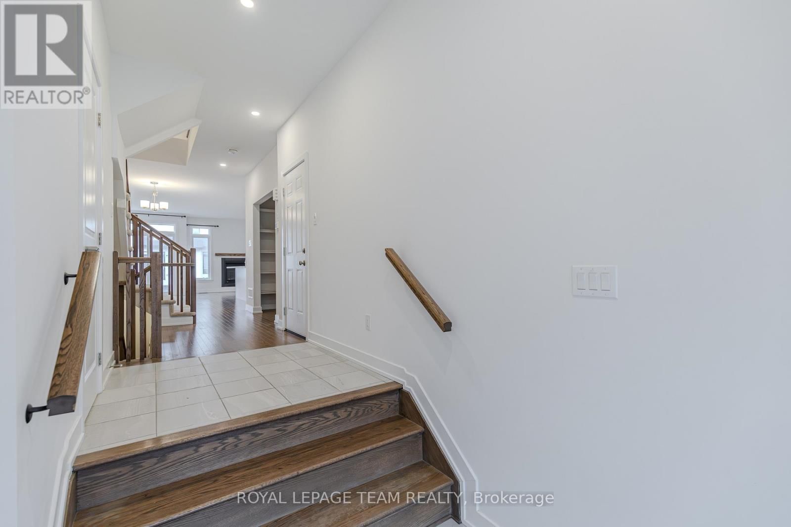 867 ANCIANO CRESCENT Image 6