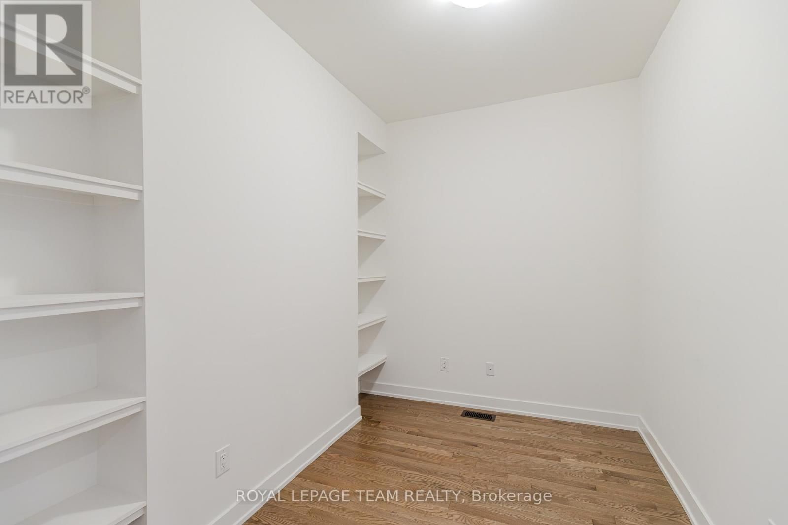 867 ANCIANO CRESCENT Image 9