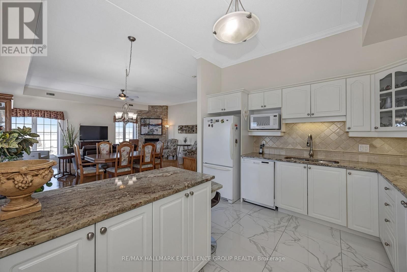 406 - 2921 LAURIER STREET Image 16