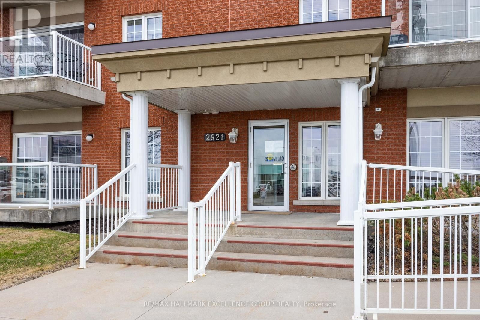 406 - 2921 LAURIER STREET Image 2