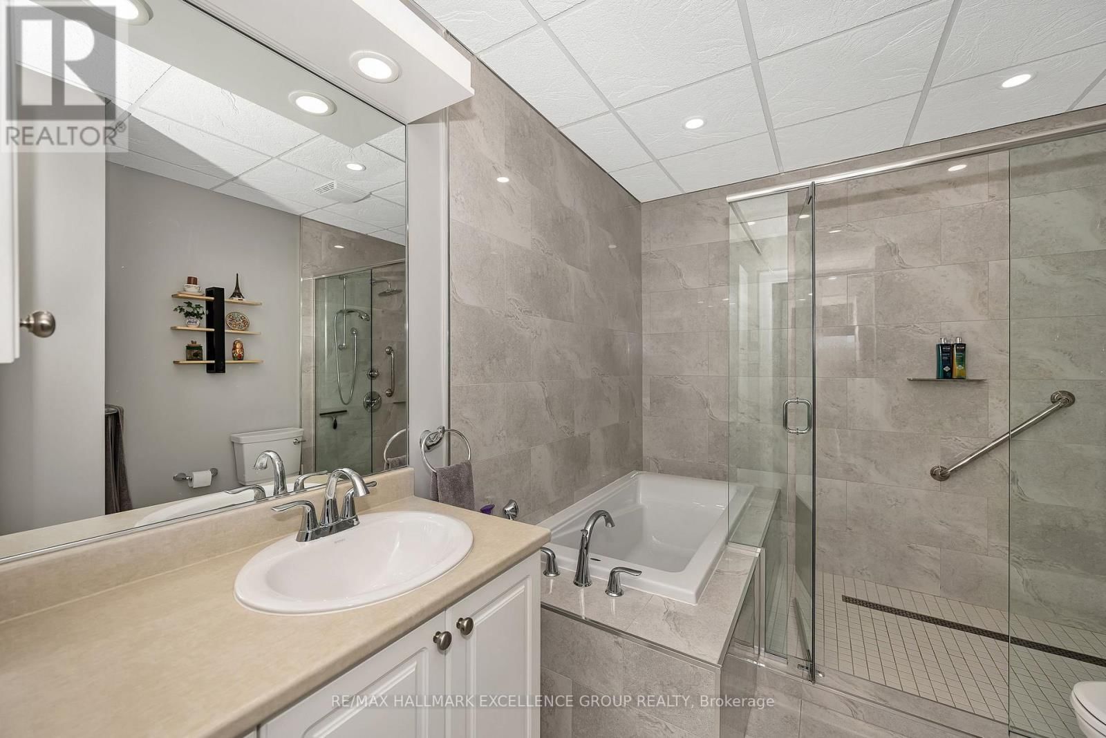 406 - 2921 LAURIER STREET Image 24