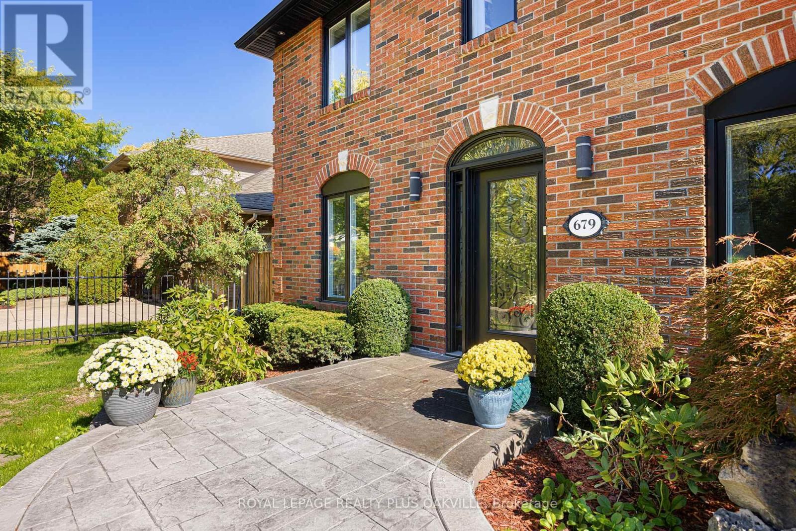 679 GREENRAVINE DRIVE Image 2