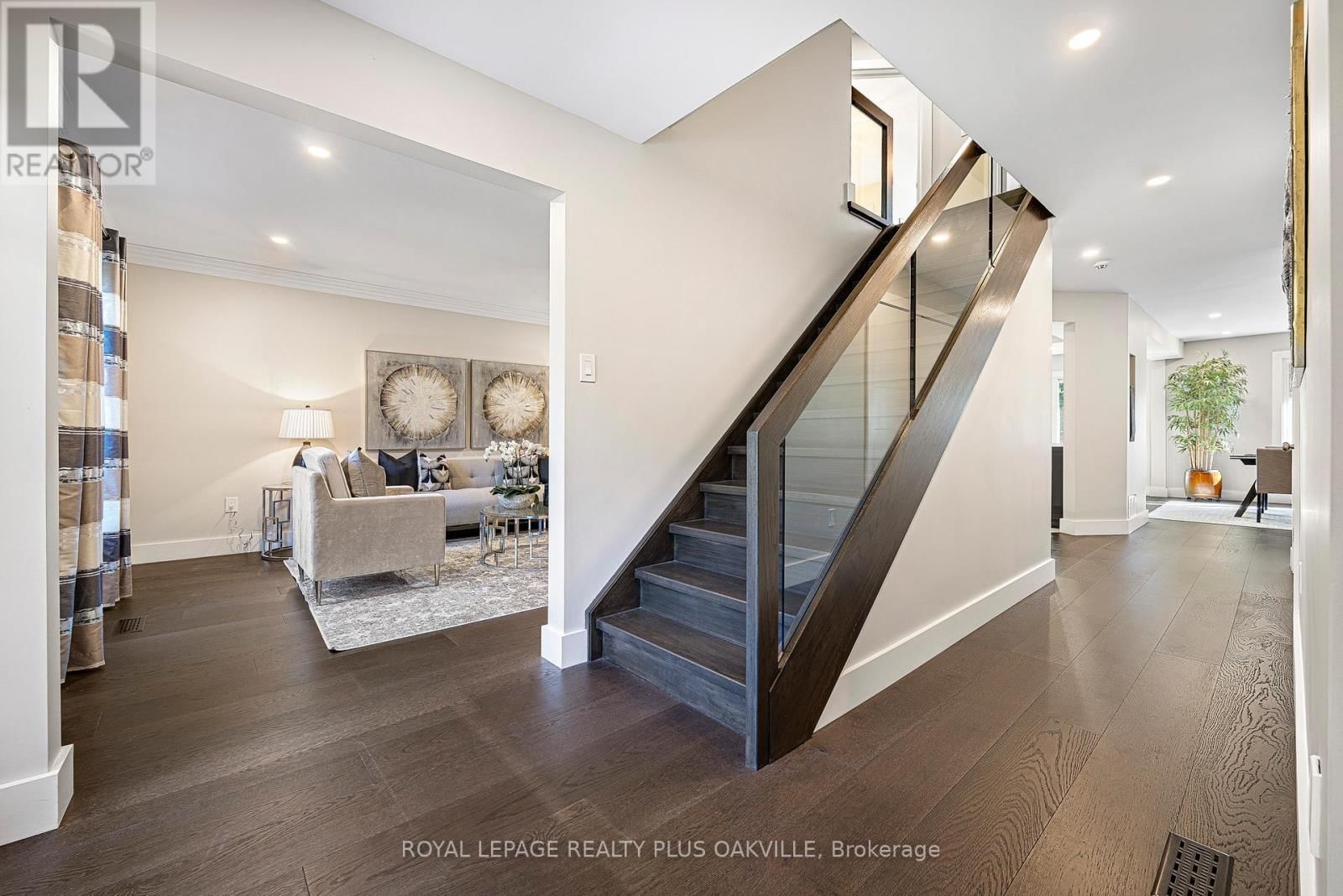 679 GREENRAVINE DRIVE Image 3