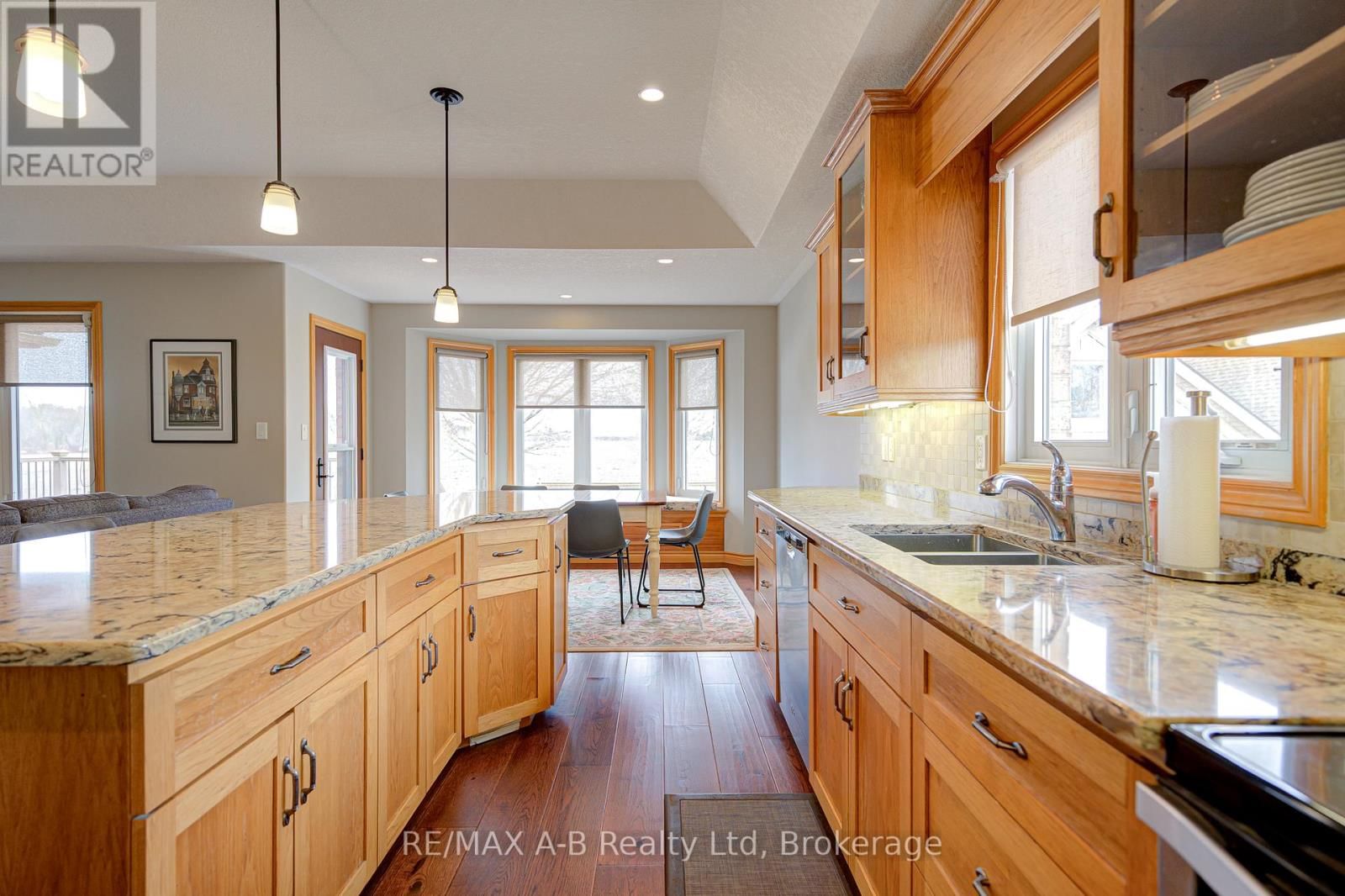 194 STATION ROAD Image 13