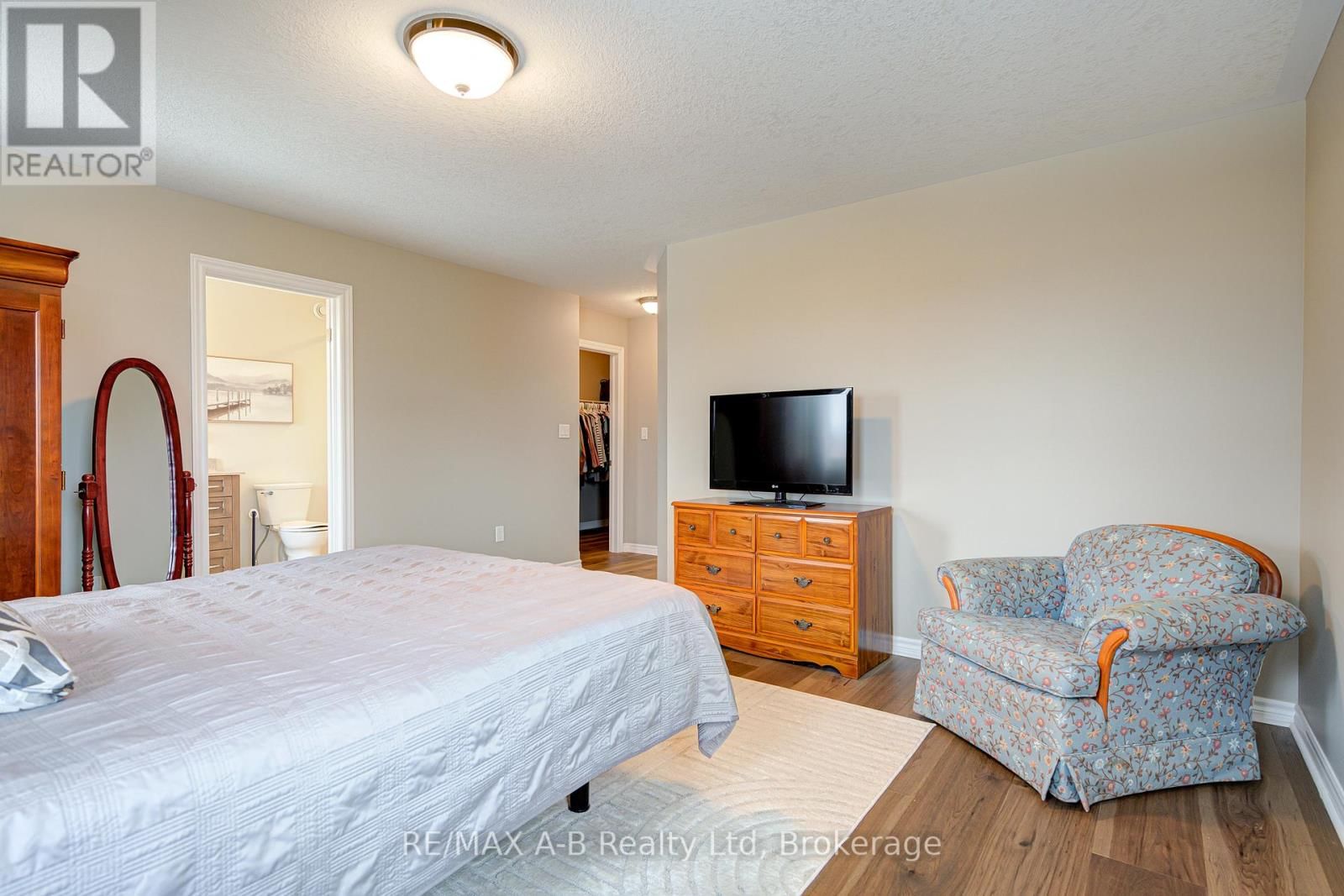 194 STATION ROAD Image 18