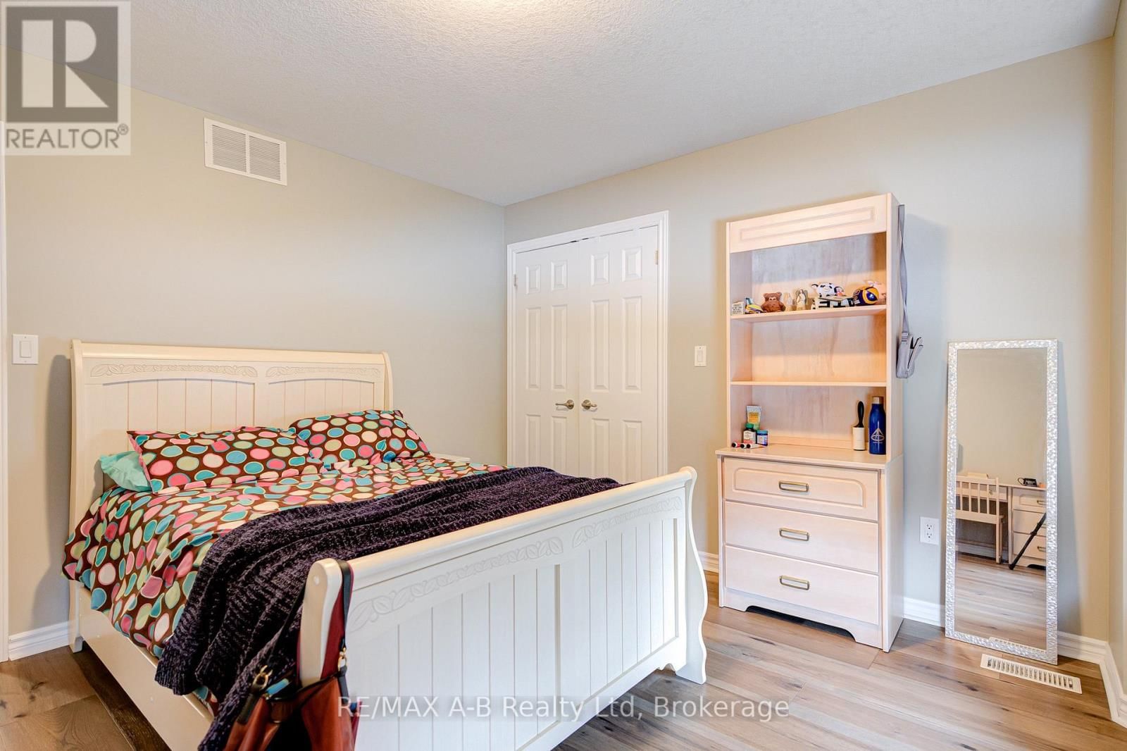 194 STATION ROAD Image 23