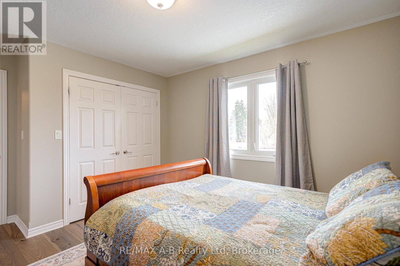 194 STATION ROAD Image 25