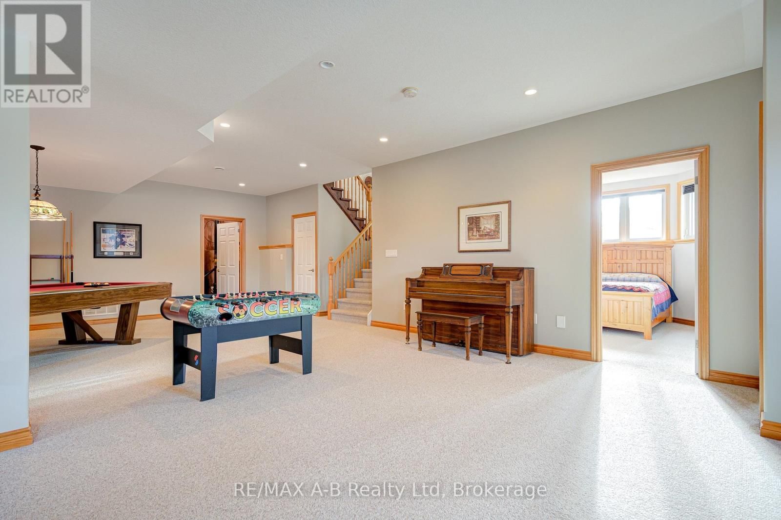 194 STATION ROAD Image 27