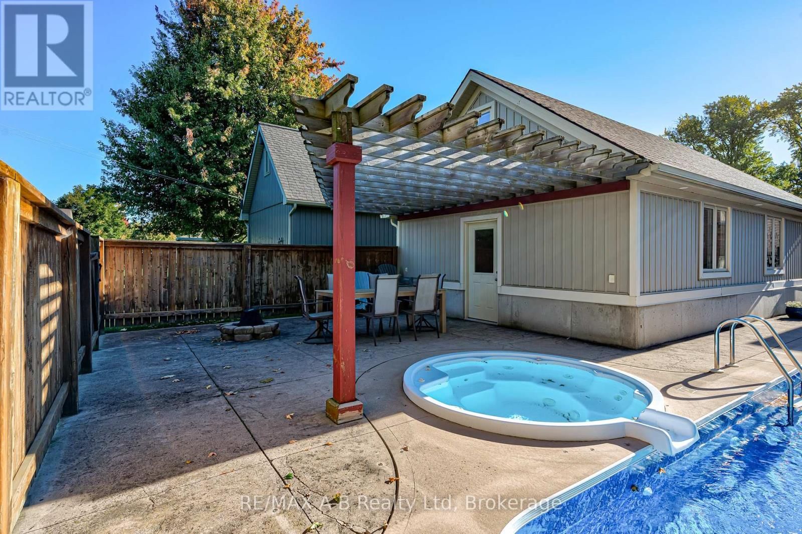 194 STATION ROAD Image 42