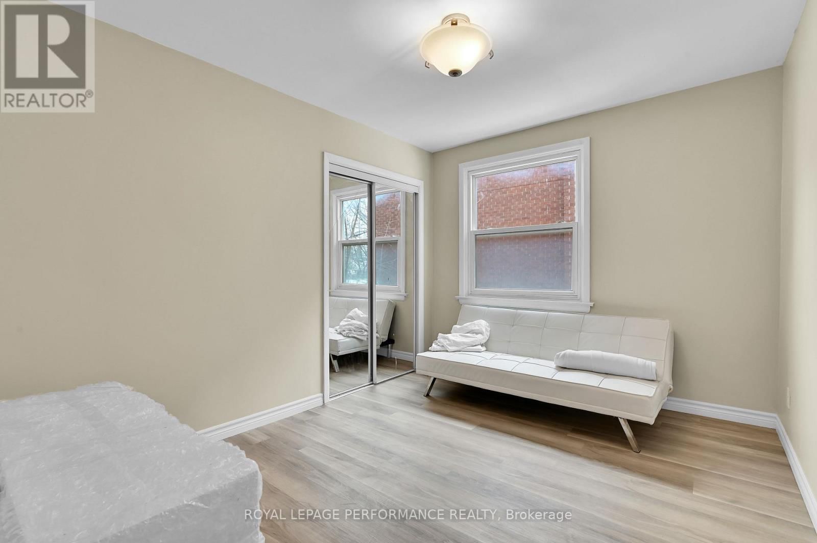 2 - 474 VERNON AVENUE Image 16