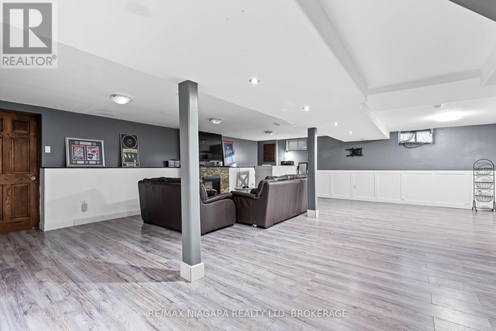 38 ACADIA CRESCENT Image 19