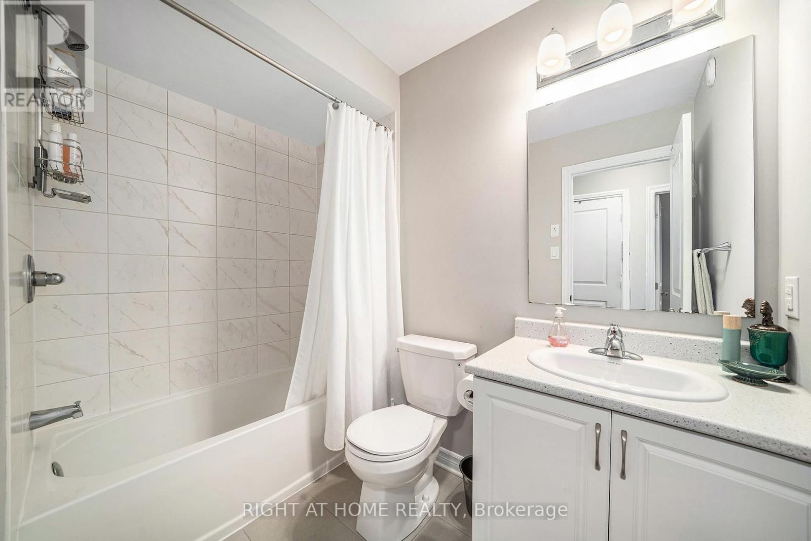 699 SORA WAY Image 13