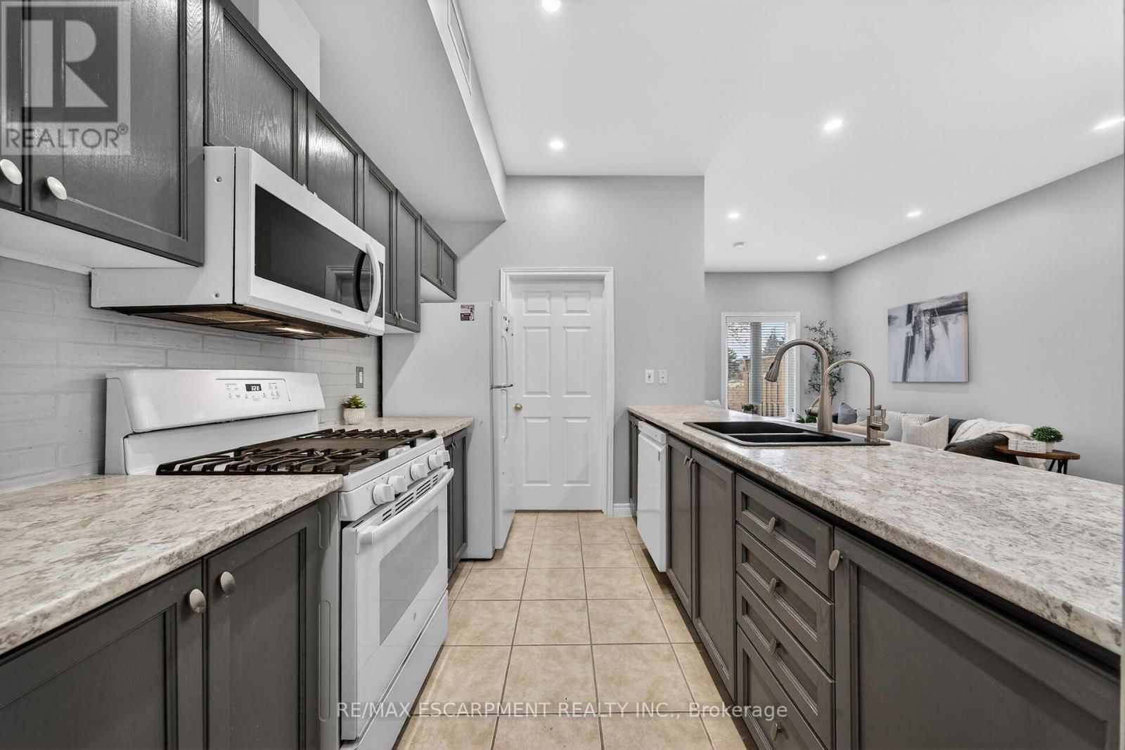 4 - 60 NATALIA AVENUE Image 20