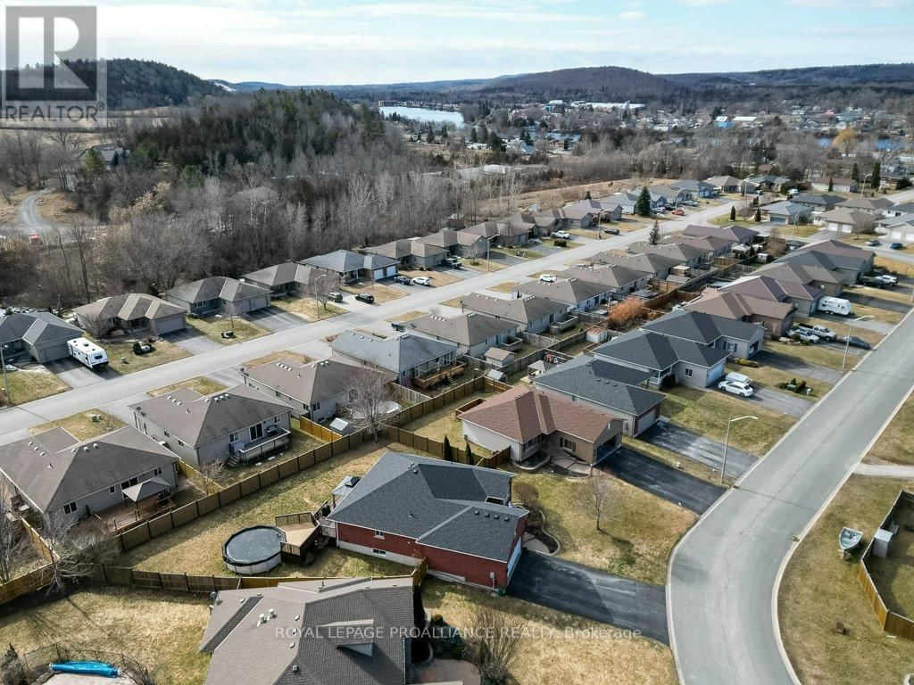 21 FOREST VALLEY DRIVE Image 46