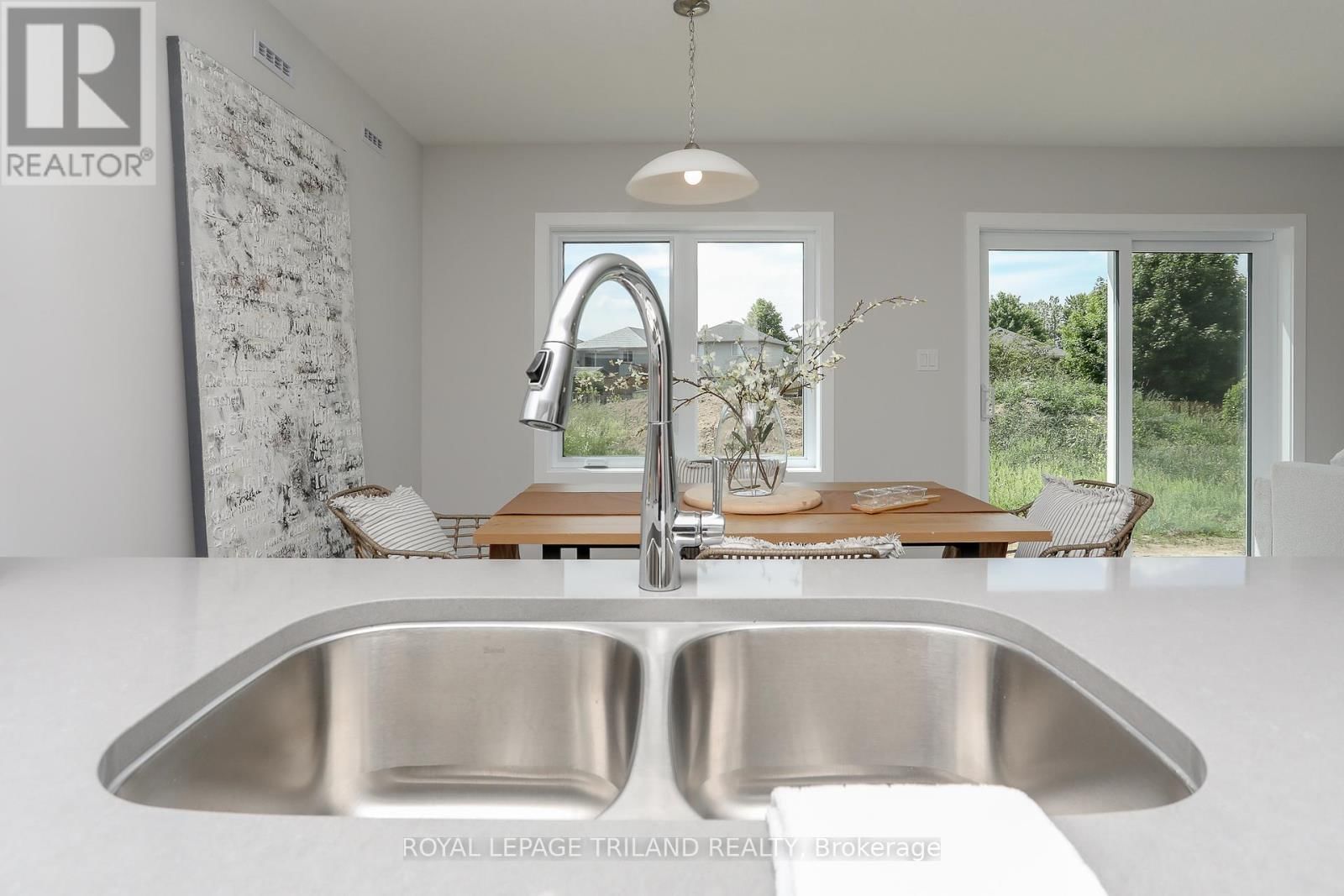 24 HARROW LANE Image 13