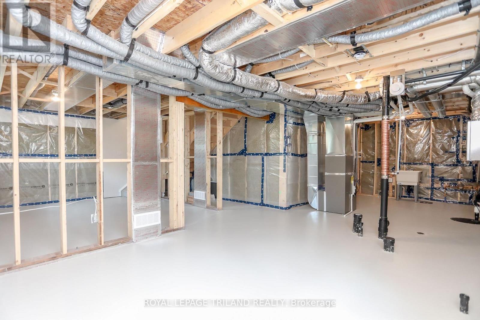 24 HARROW LANE Image 35