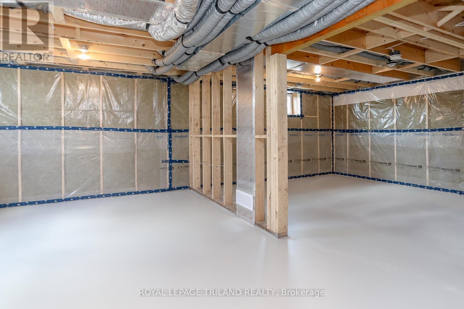 24 HARROW LANE Image 38