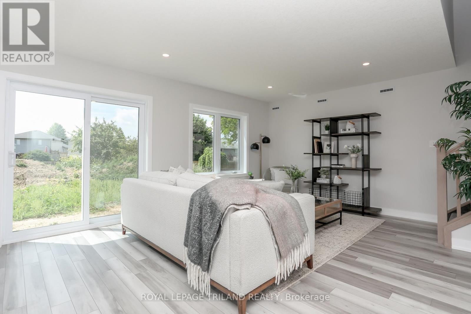 24 HARROW LANE Image 6