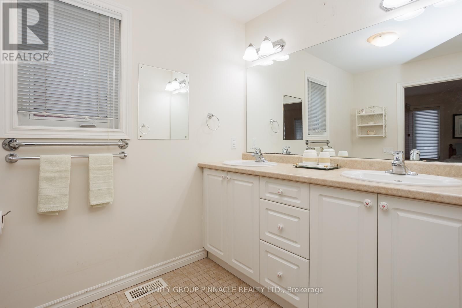 33 GREEN ARBOUR WAY Image 24