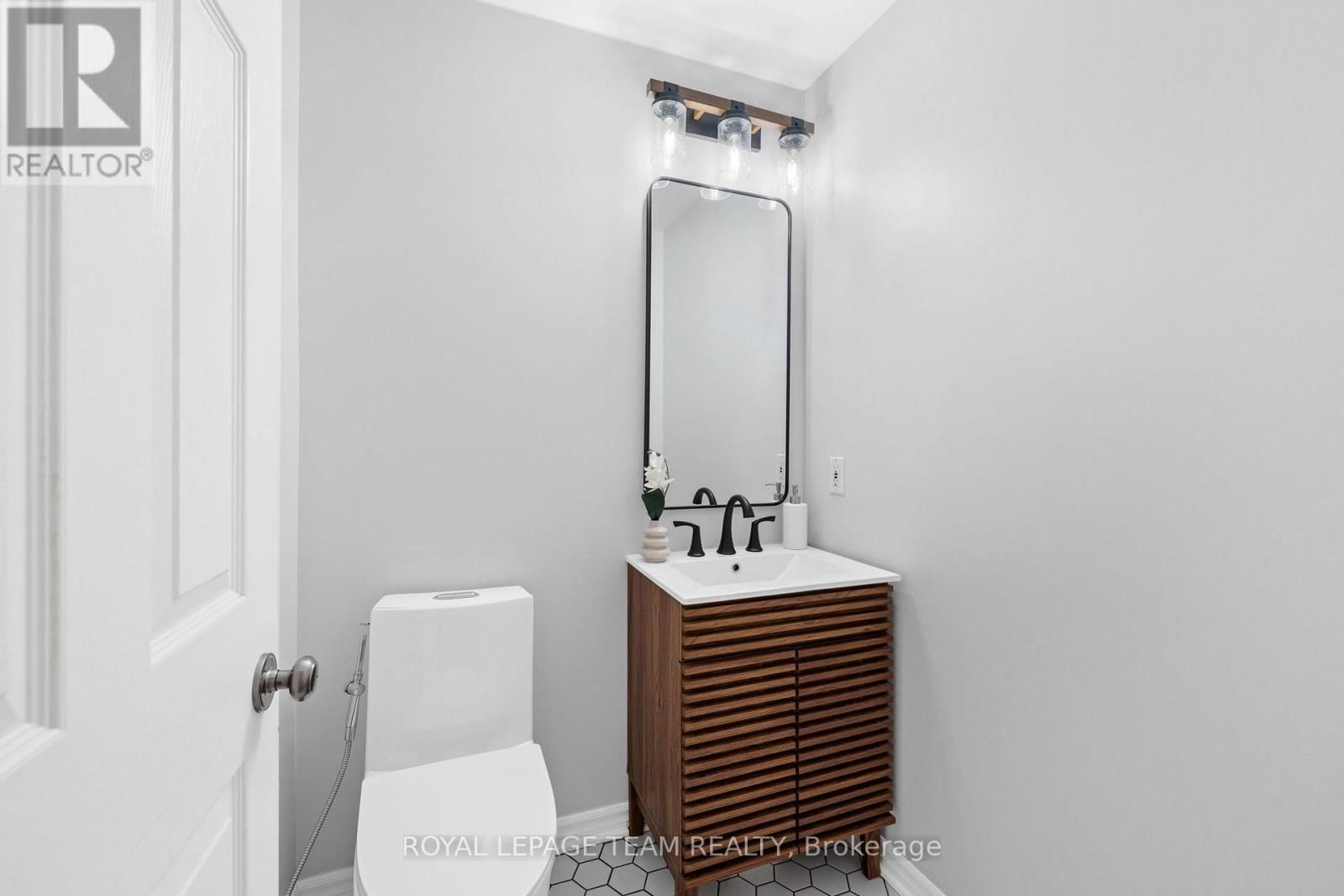 60 IRONSIDE COURT Image 22