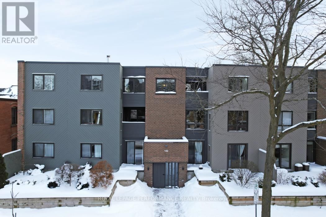 2D - 142 WAVERLEY STREET Image 32