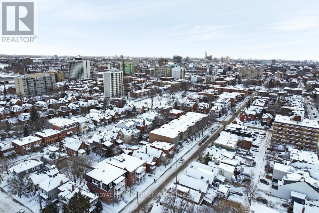 2D - 142 WAVERLEY STREET Image 39