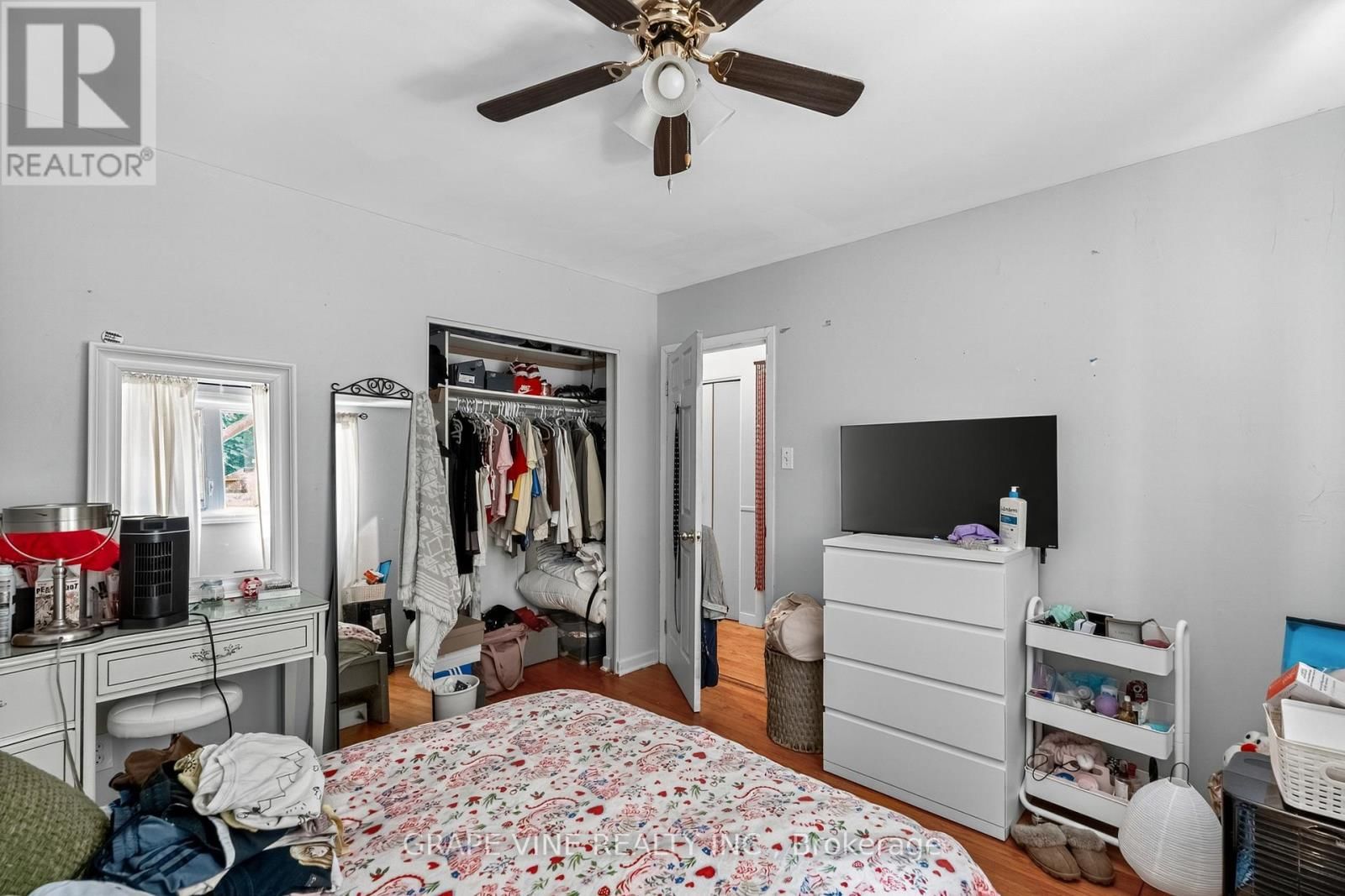 1098 CLYDE AVENUE Image 33