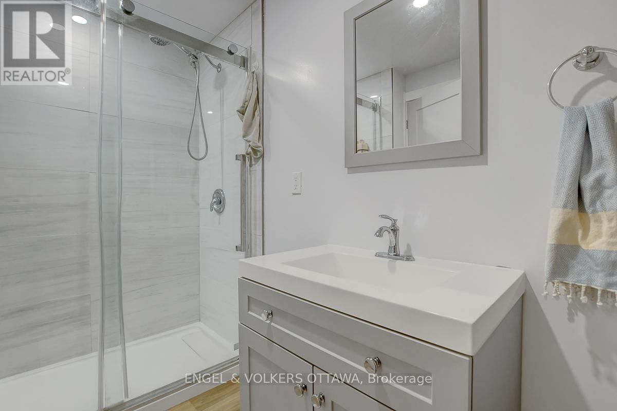 206 SHERWAY DRIVE Image 35