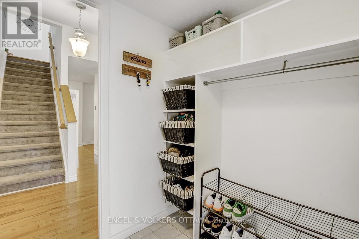 206 SHERWAY DRIVE Image 8