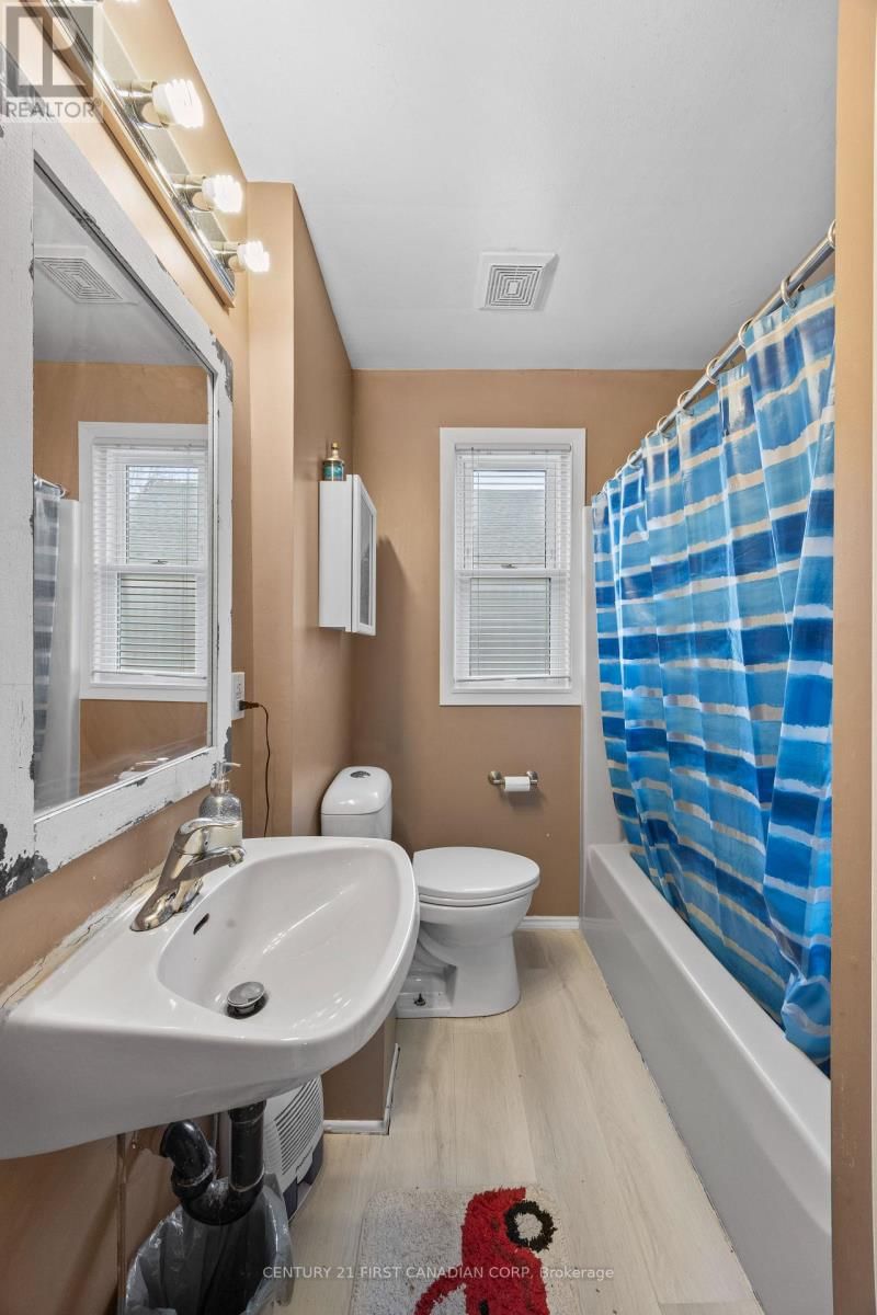 24 TERRENCE STREET Image 13