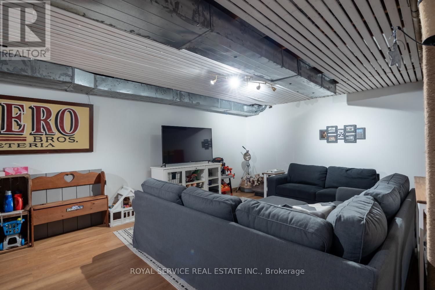 7166 DALE ROAD Image 36