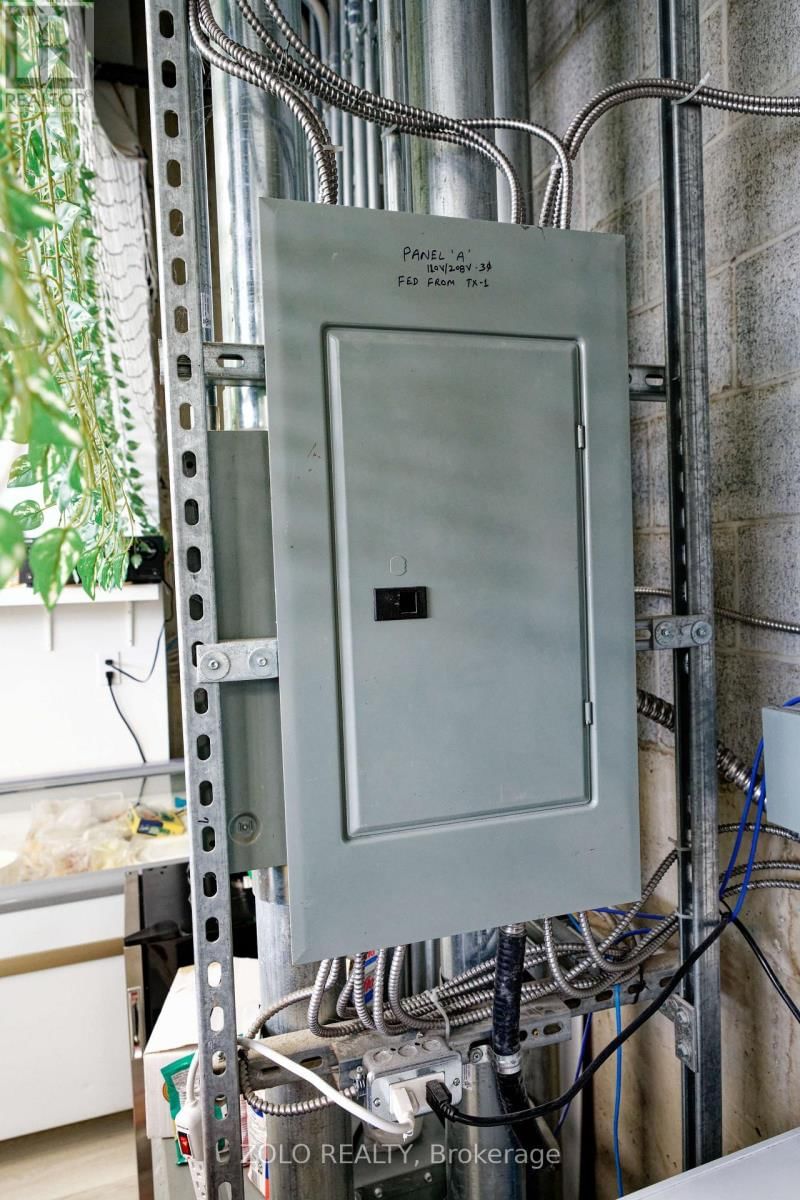 4 - 1050 BANK STREET Image 15