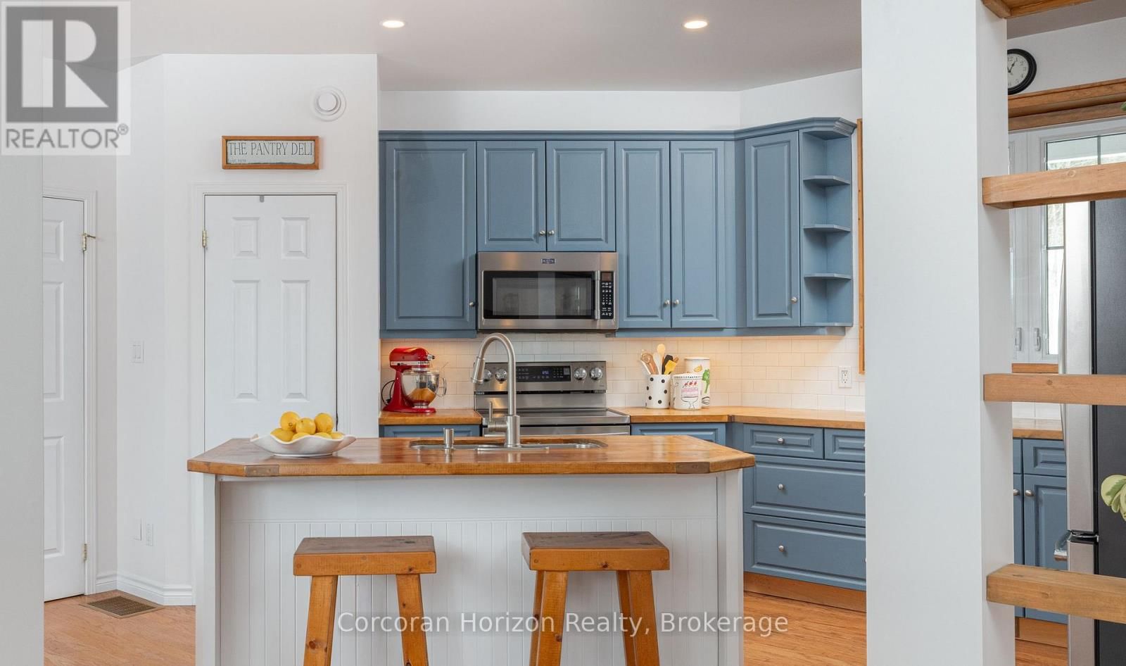 15 LYNDSEY LANE Image 9