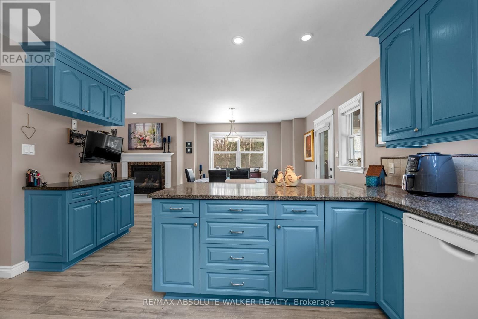 184 CHARMONT WAY Image 13