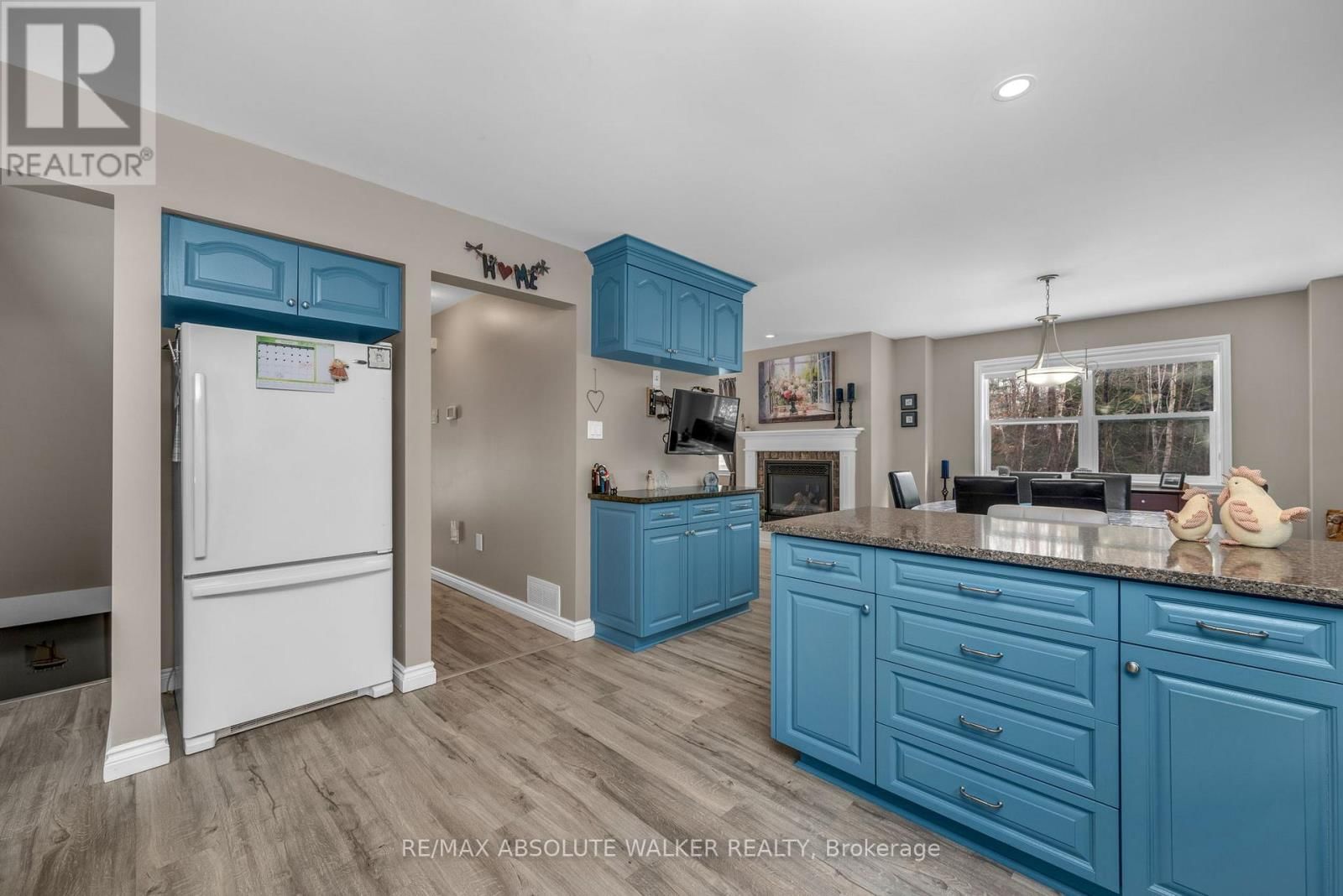 184 CHARMONT WAY Image 14