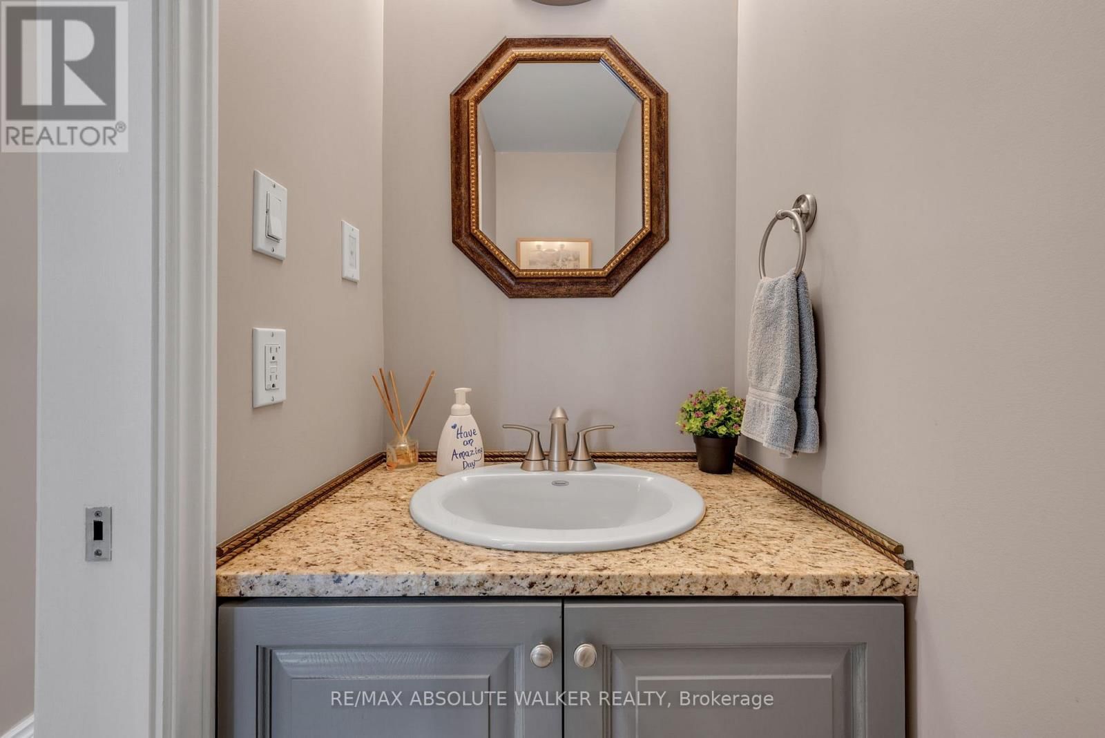 184 CHARMONT WAY Image 17