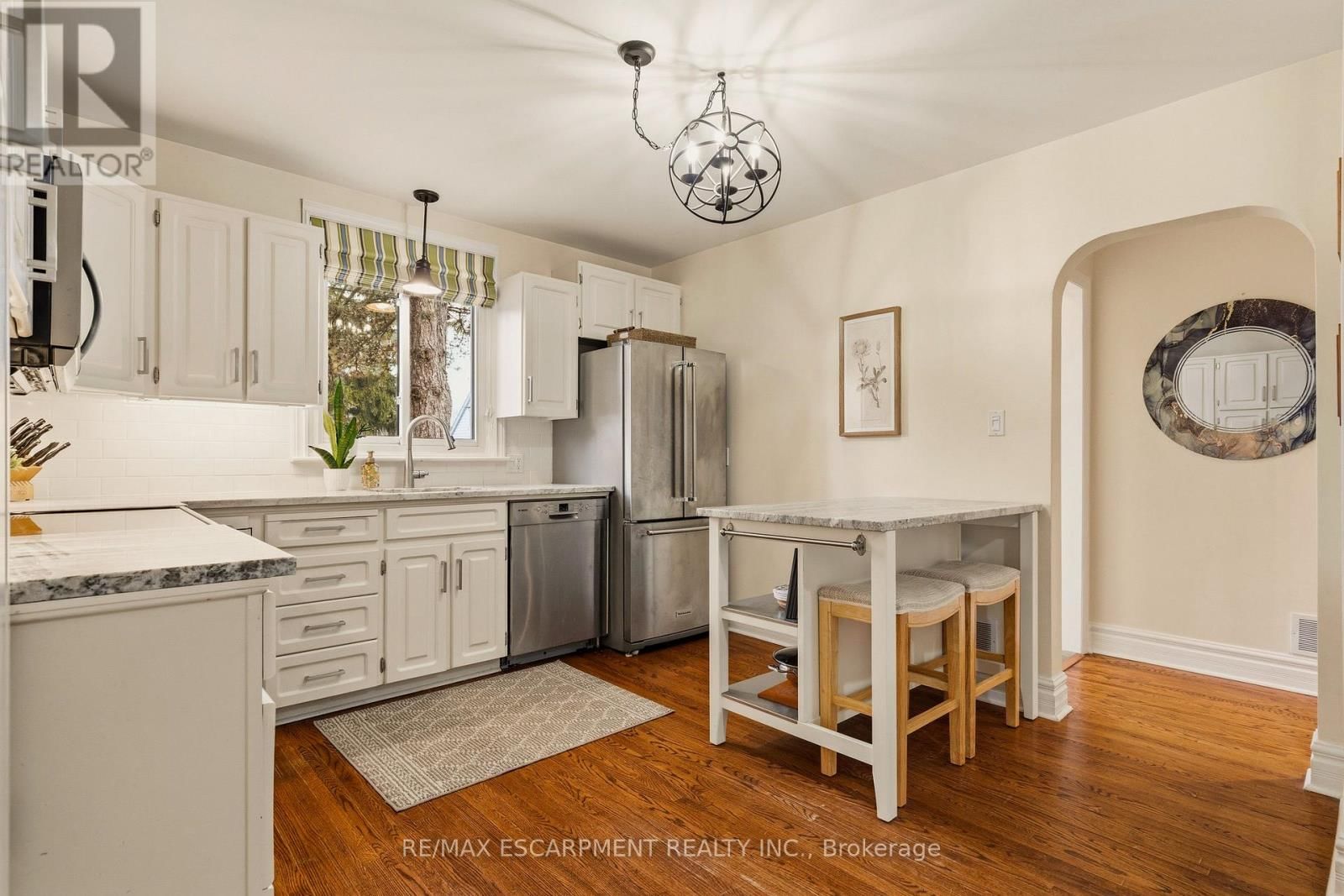 38 PARKER AVENUE Image 17