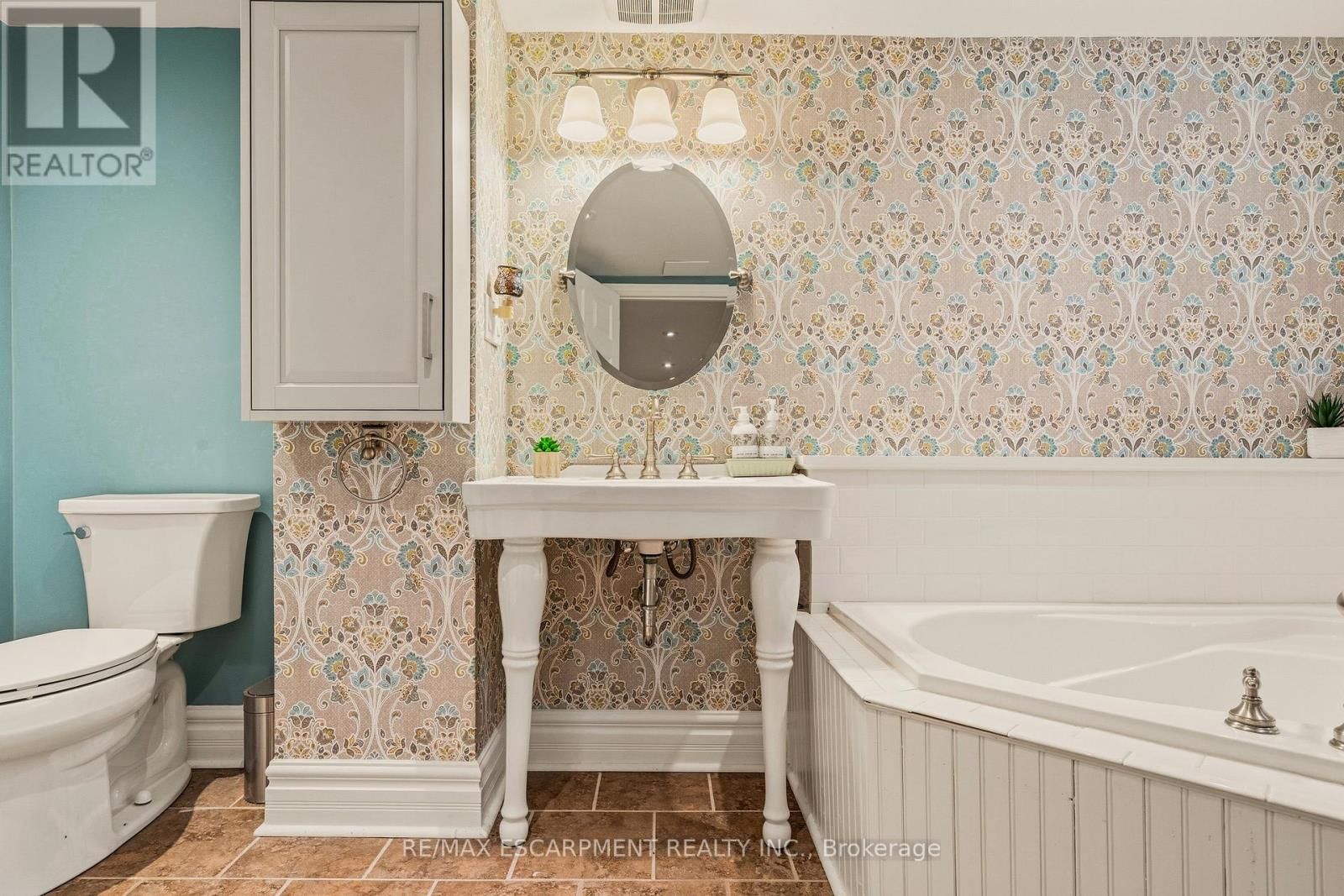 38 PARKER AVENUE Image 33