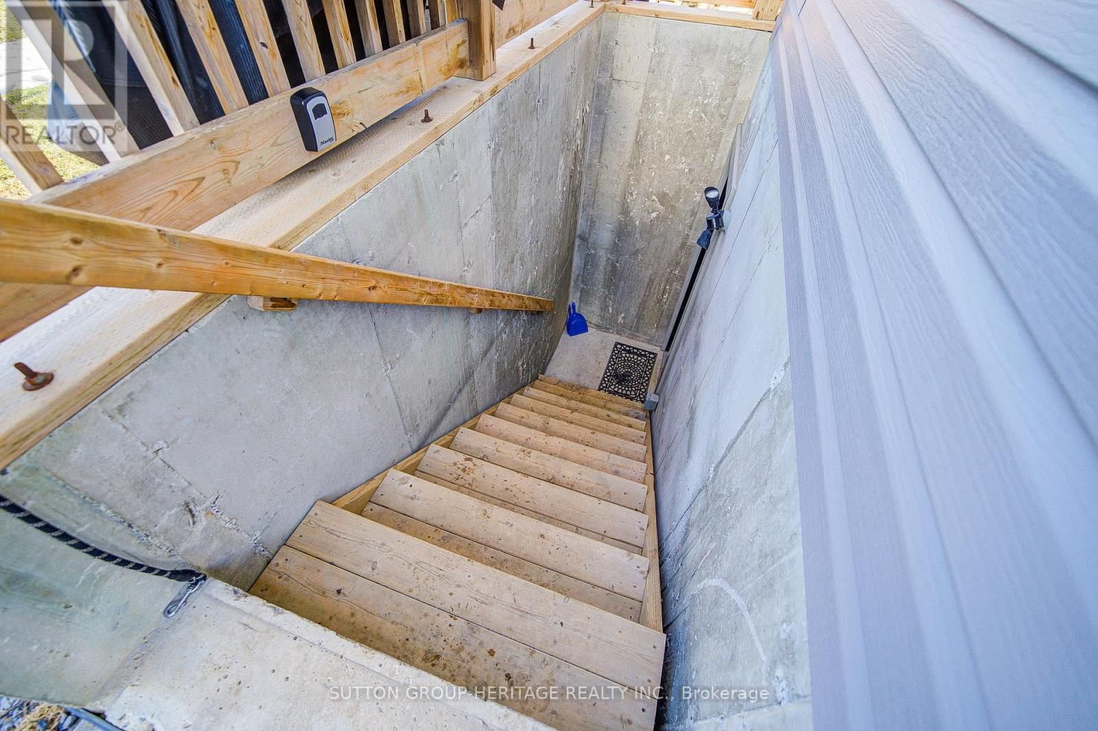 42 MCFARLAND DRIVE Image 19