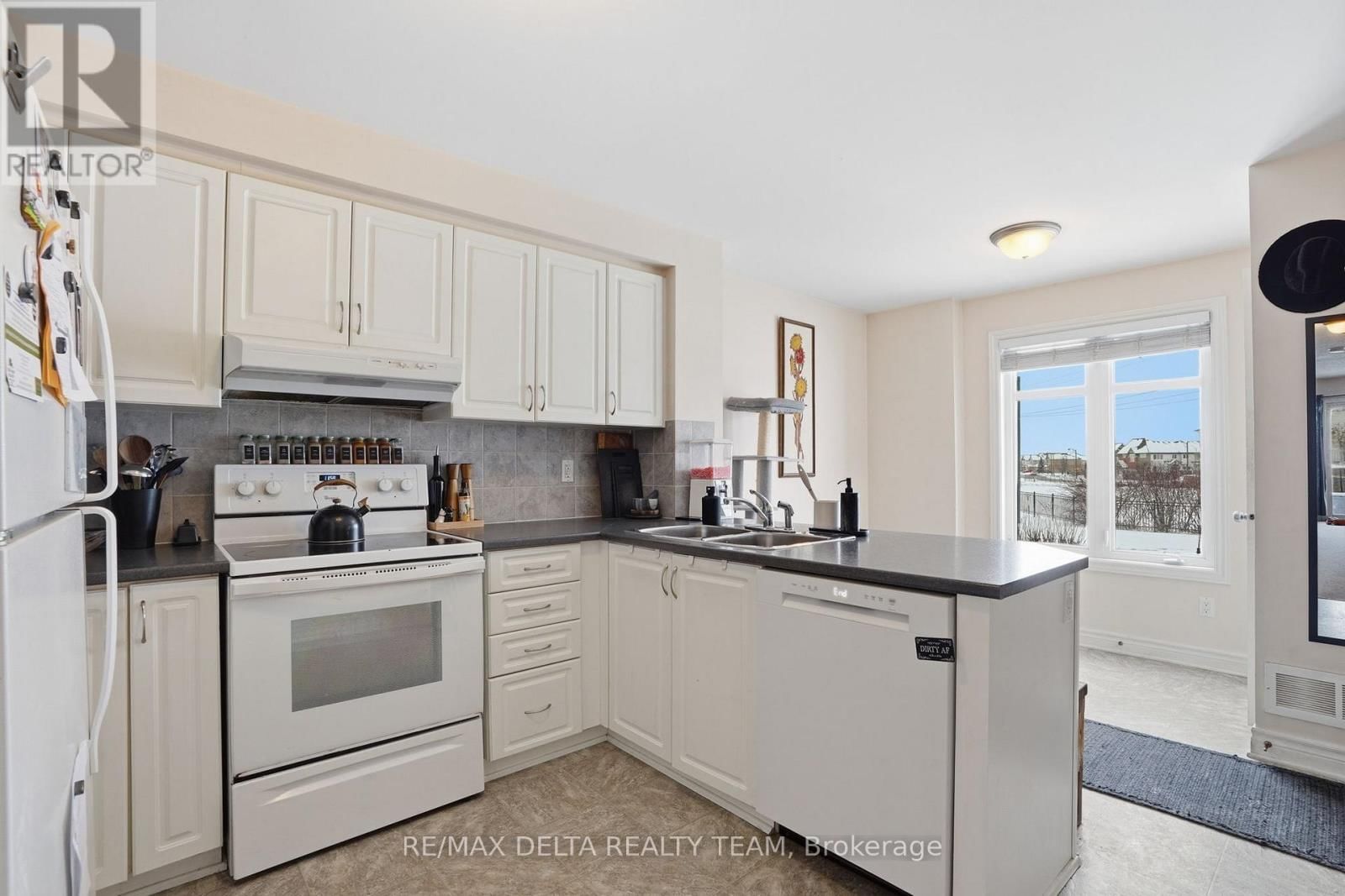 121 - 2333 ESPRIT DRIVE Image 4