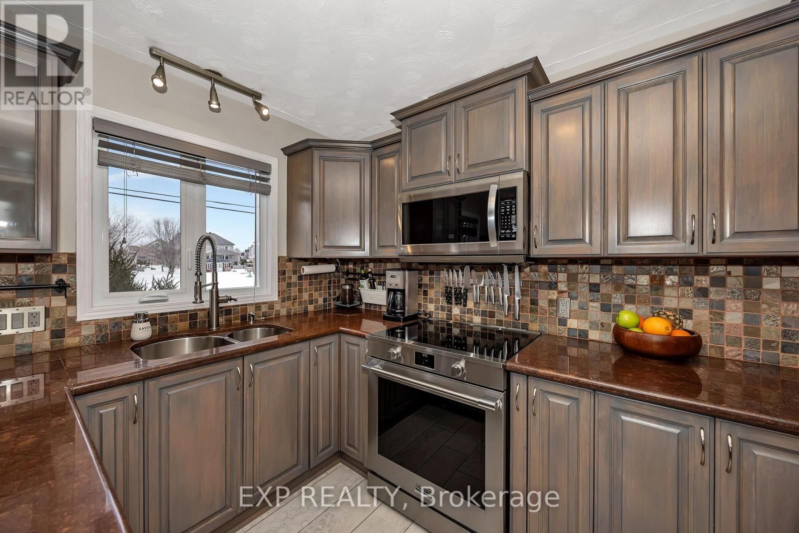 806 LAVAL STREET Image 11