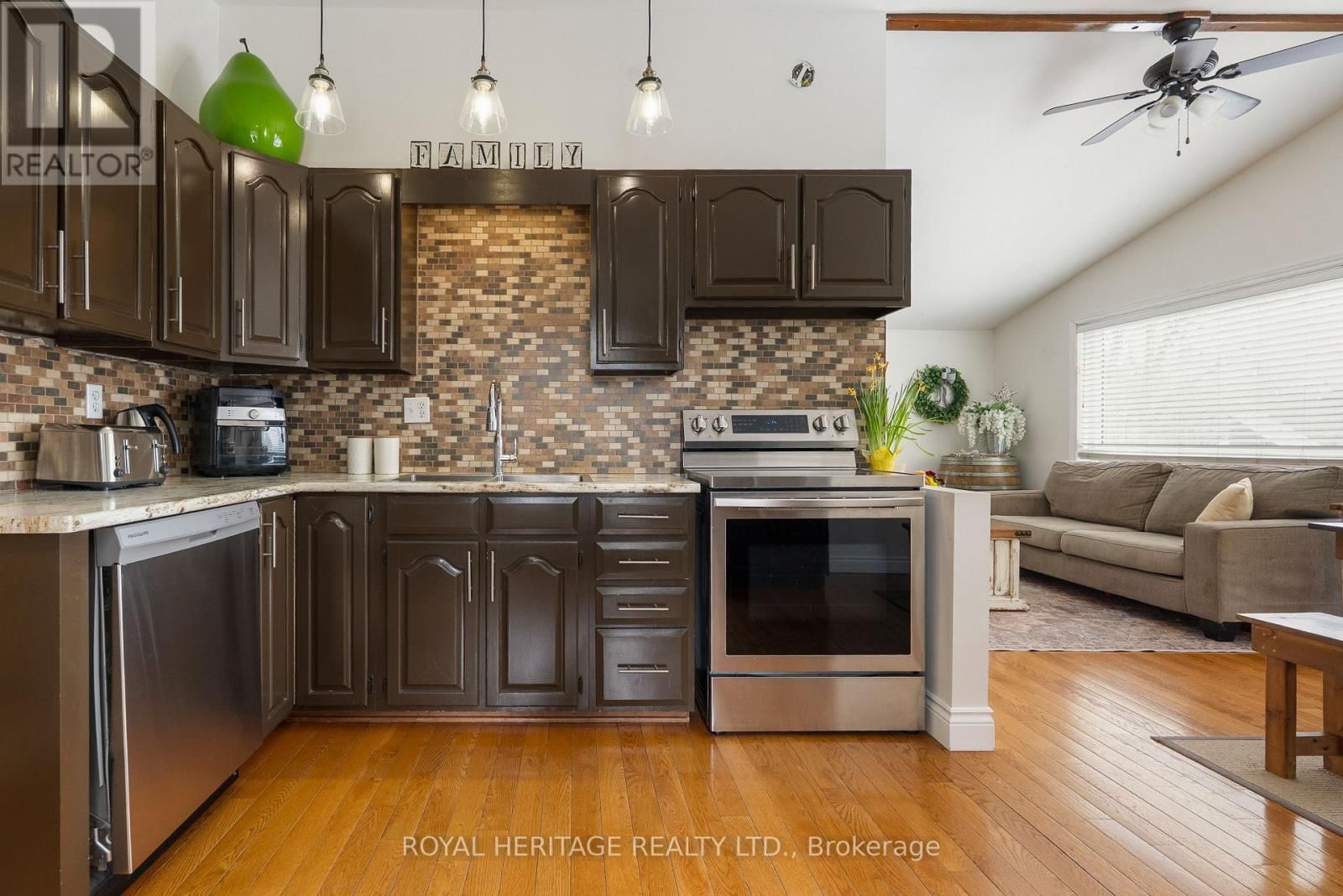 29 THURSTON STREET Image 12